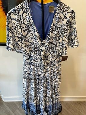 Taylor White and Blue Floral V-Neck Tiered Dress size 4